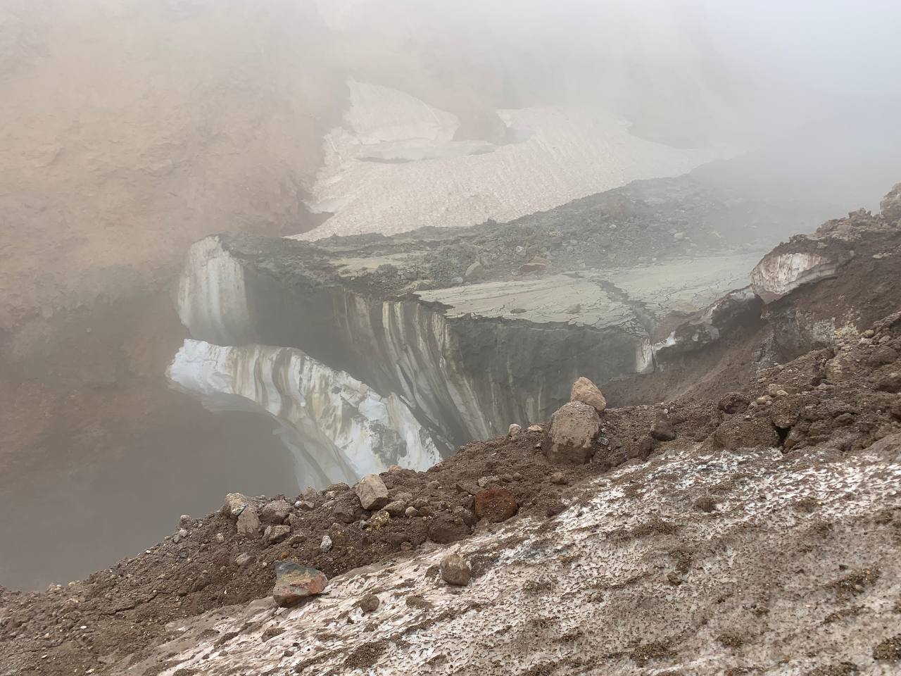 Сотрудники КФ ФИЦ ЕГС РАН провели первичный осмотр нового оползня в каньоне Мутновского вулкана